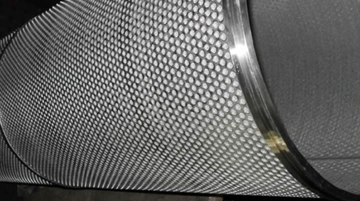 Filter tube made from perforated metal sintered wire mesh